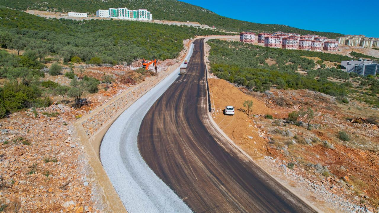 YENİ HASTANE YOLUNDA ASFALTLAMA ÇALIŞMALARI BAŞLADI