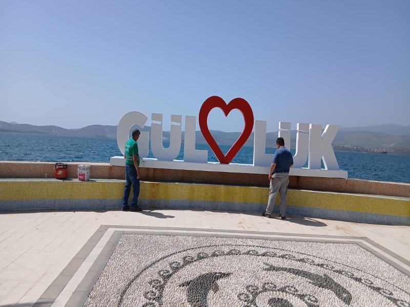 GÜLLÜK’TE BAYRAM ÖNCESİ KAPSAMLI BAKIM VE TEMİZLİK ÇALIŞMASI YAPILDI
