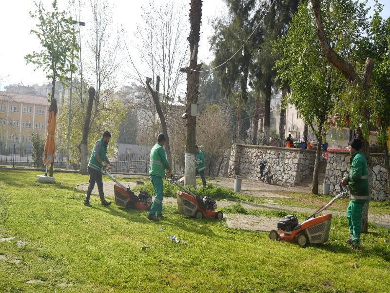 İLÇE GENELİNDE BAKIM VE BUDAMA ÇALIŞMALARI DEVAM EDİYOR