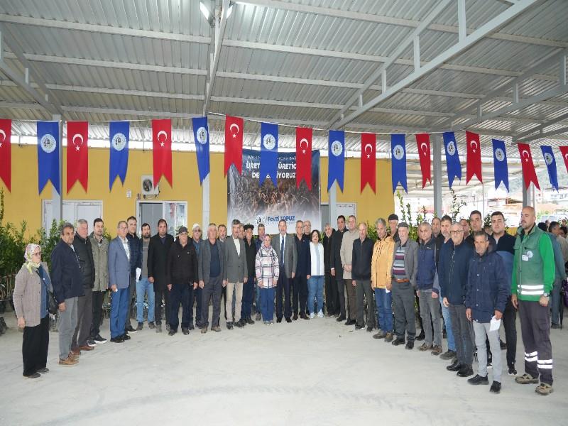 MİLAS BELEDİYESİ MEYVE FİDANLARINI ÜRETİCİLERLE BULUŞTURDU