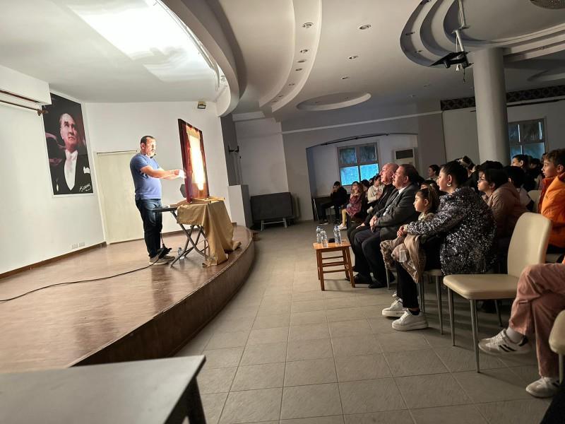 HACİVAT VE KARAGÖZ GÖLGE OYUNU GÜLLÜK’TE İZLEYİCİSİYLE BULUŞTU