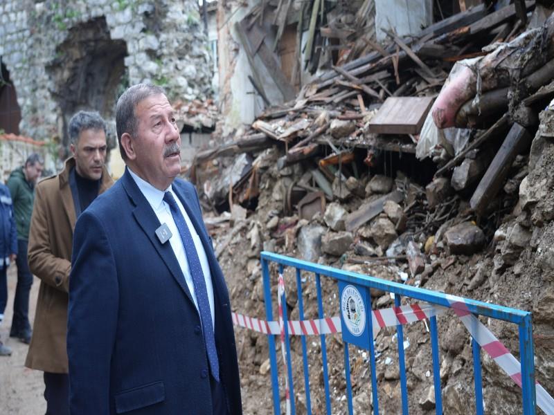 EVİ YIKILAN AİLEYE BAŞKAN FEVZİ TOPUZ’DAN ZİYARET